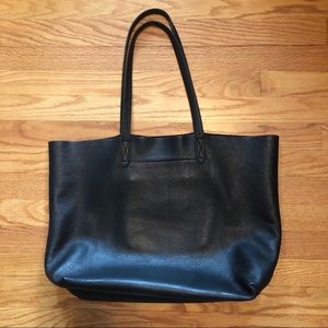 Cuyana Classic Leather Tote in Black